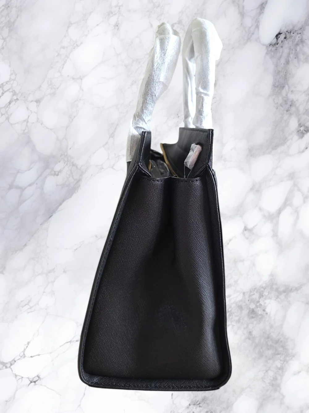 Kate Spade x Rodan & Fields NWT Black Saffiano Satchel Novelty Heart Cherry Rare